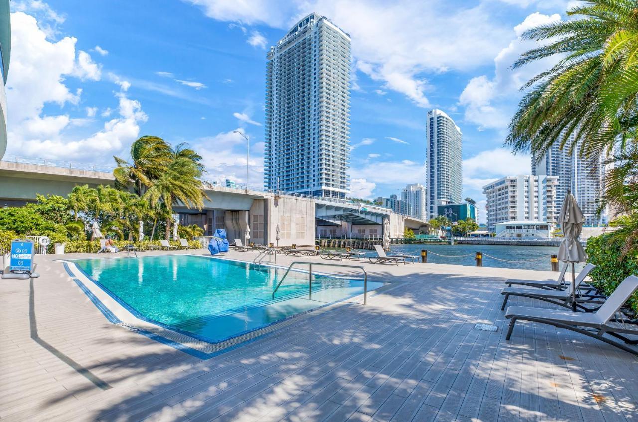 Beachwalk #2301 - Modern 3bdr And 3ba - Balcony, Gym, Amazing Pool * Hallandale Beach