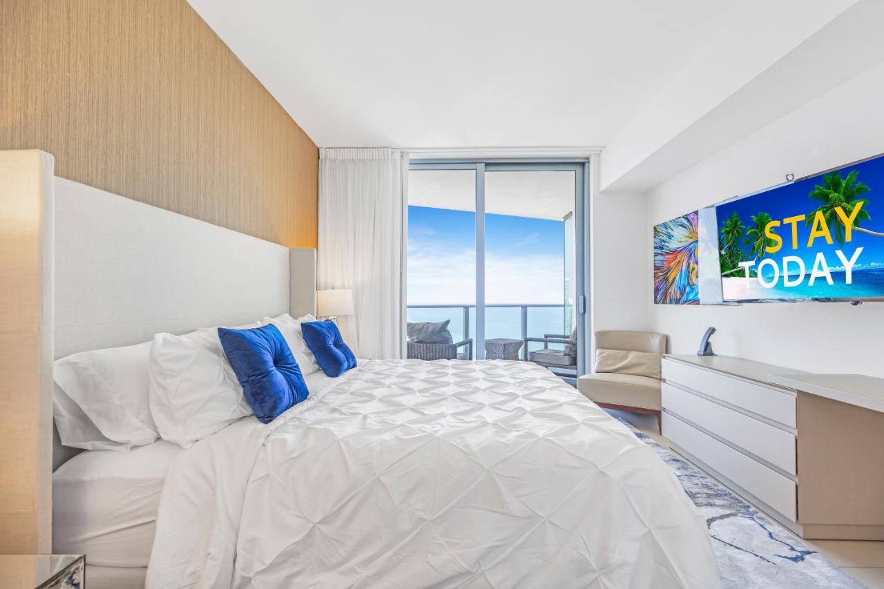 The Ultimate Resort: Beachfront 2br With Ocean View & Rooftop Amenities Apartment