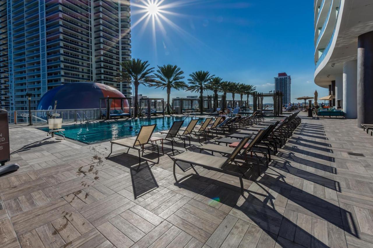 The Ultimate Resort: Beachfront 2br With Ocean View & Rooftop Amenities Apartment *