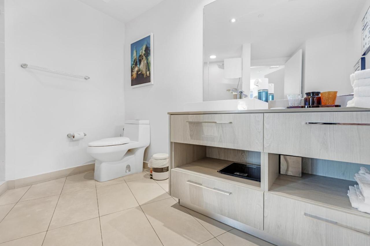 The Ultimate Resort: Beachfront 2br With Ocean View & Rooftop Amenities *