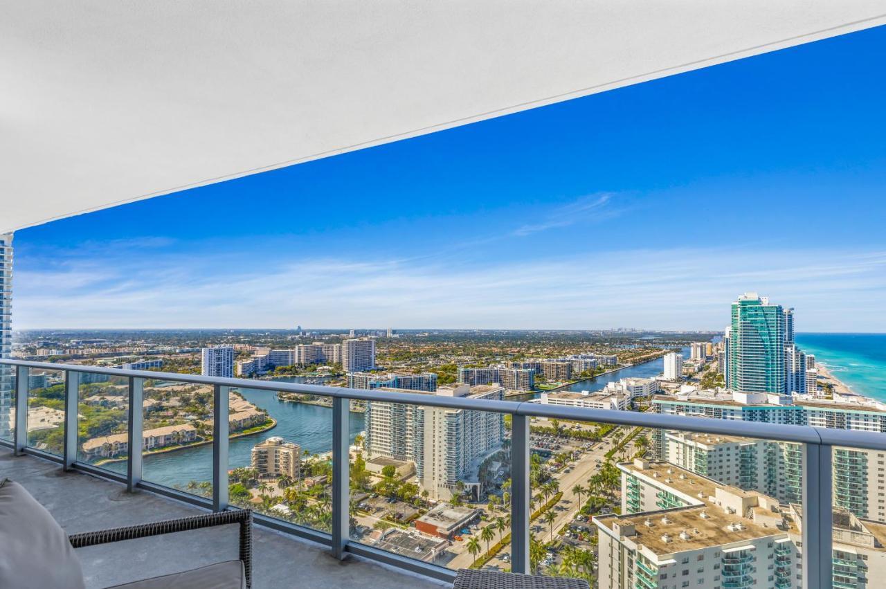 The Ultimate Resort: Beachfront 2br With Ocean View & Rooftop Amenities Apartment Hollywood