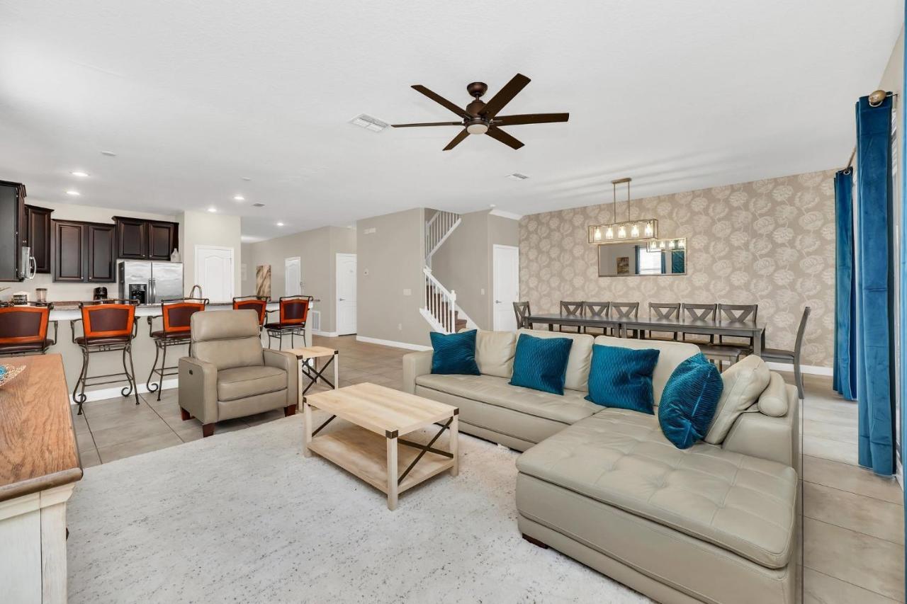 Villa Stunning 9-br Themed With Free Access To A Water Park!