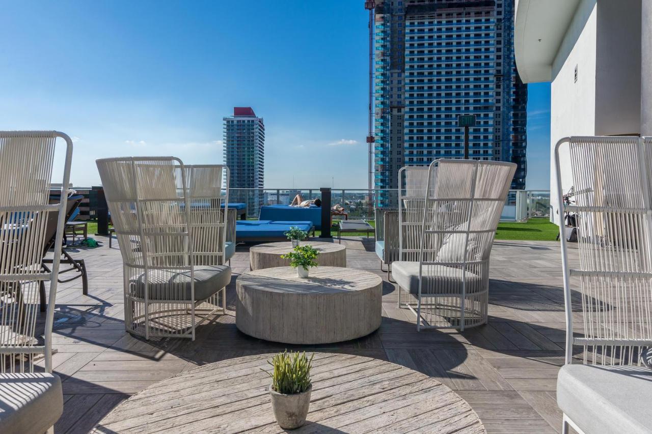 Picturesque Beachfront - Lovely 2bd And 2ba With Direct Ocean View Apartment Hollywood