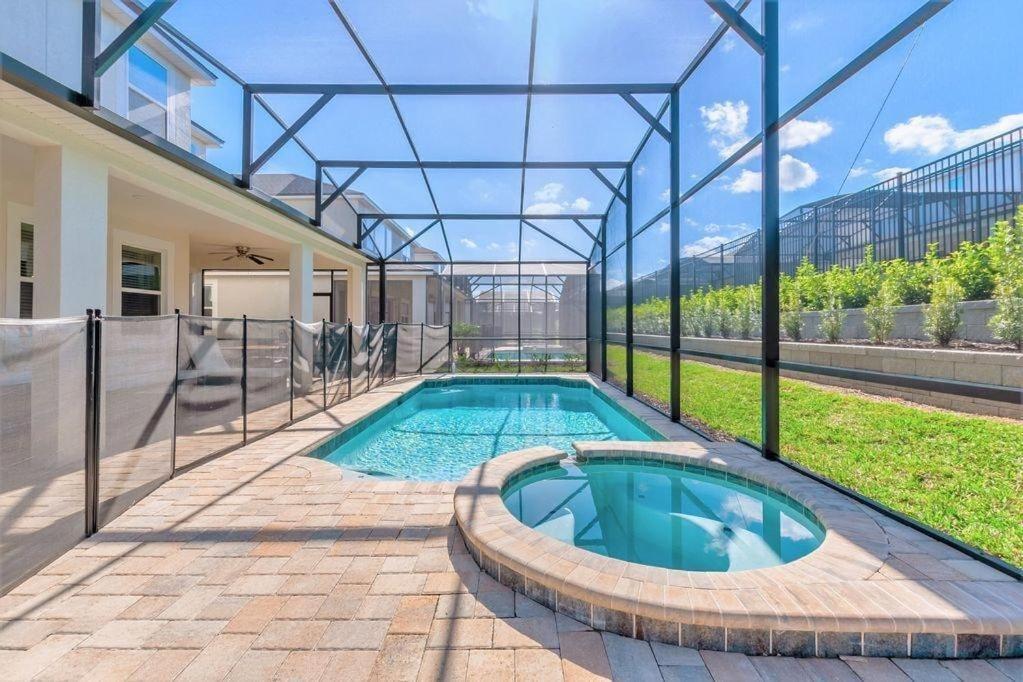 Bsv1810 - Luxury 8 Bedroom 6 Bathroom In The Desirable Solara
