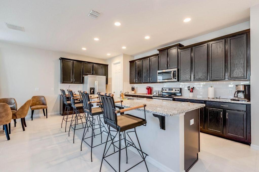 Bsv1773 - Luxury 8 Bedroom 6 Bathroom In The Desirable Solara *