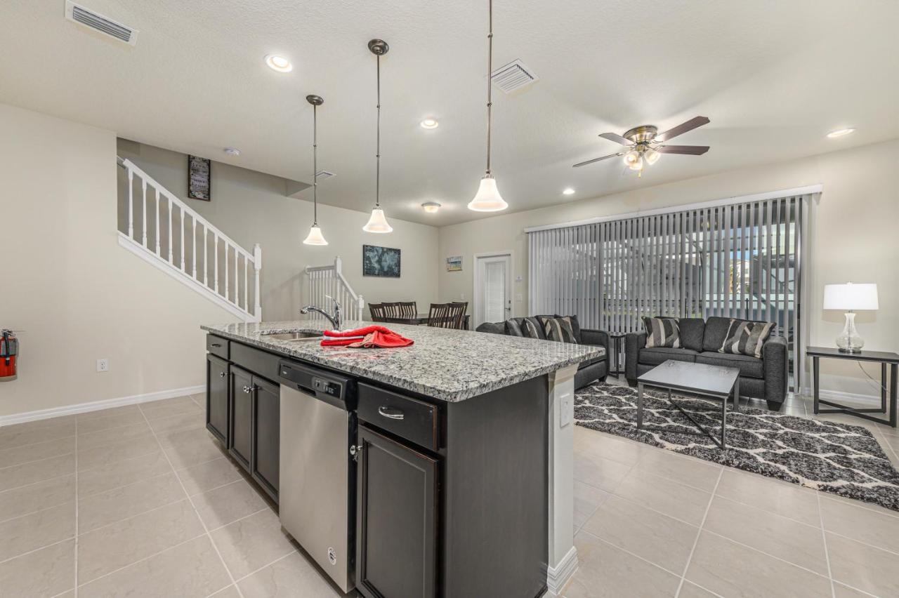 Bsv8919 - Gorgeous 5 Bedroom 4 Bath Townhome With Private Pool & Free Wifi Holiday home