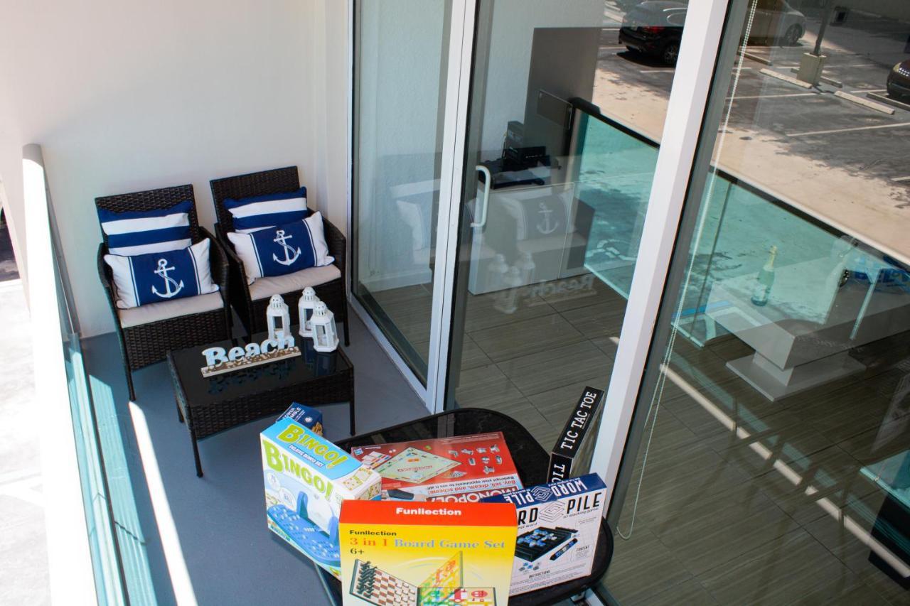 Apartment Bliss Steps To Ocean, Pool & Game Fun Hollywood