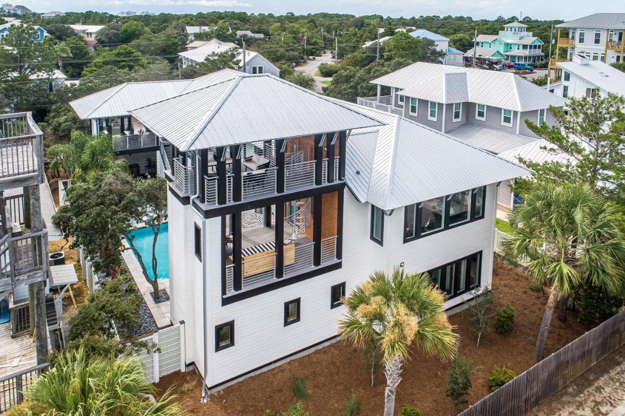 30A Beach Gem Mansion W/ Pool, Golf Cart & Bikes! Holiday home *