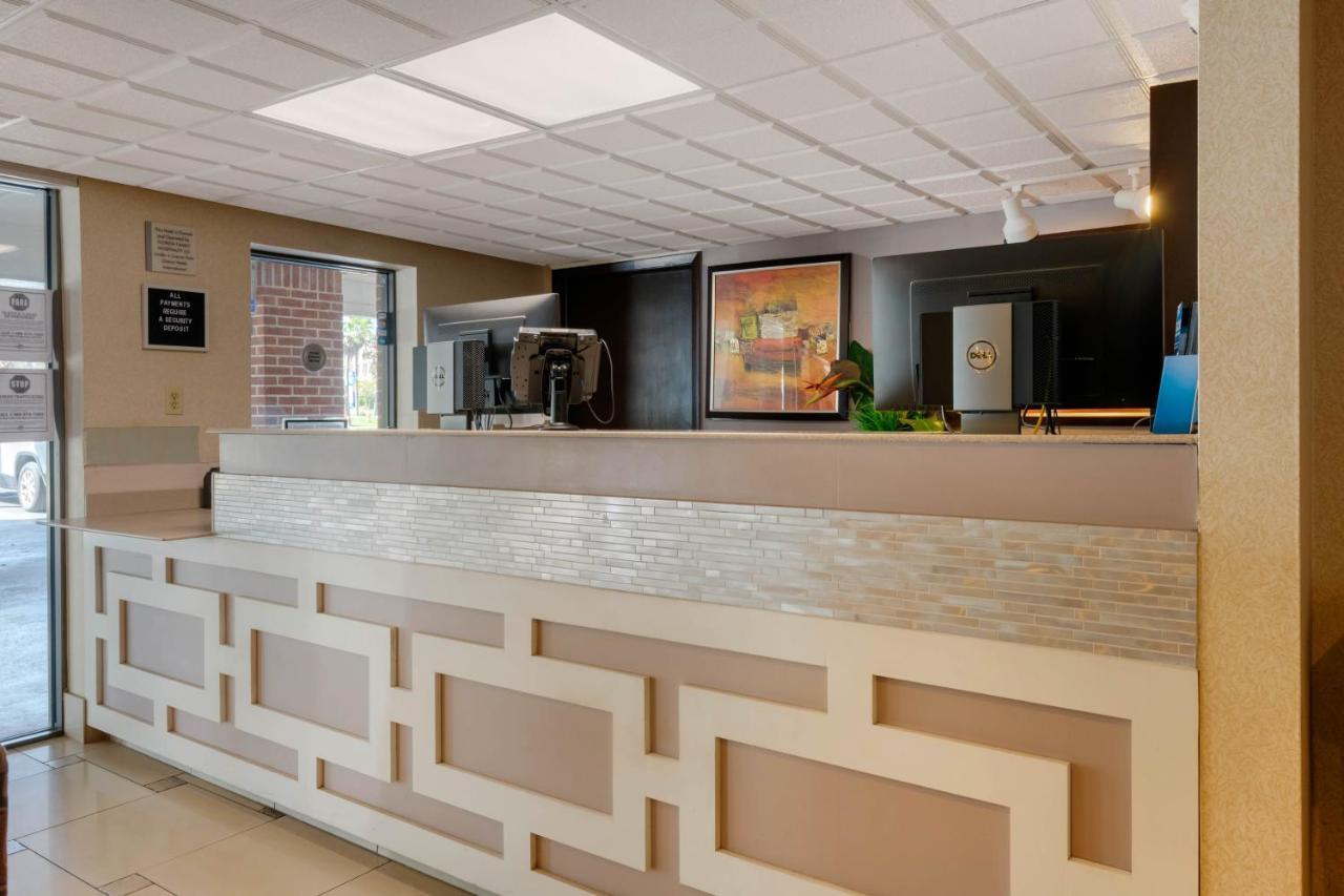 Jax Airport Lodge *