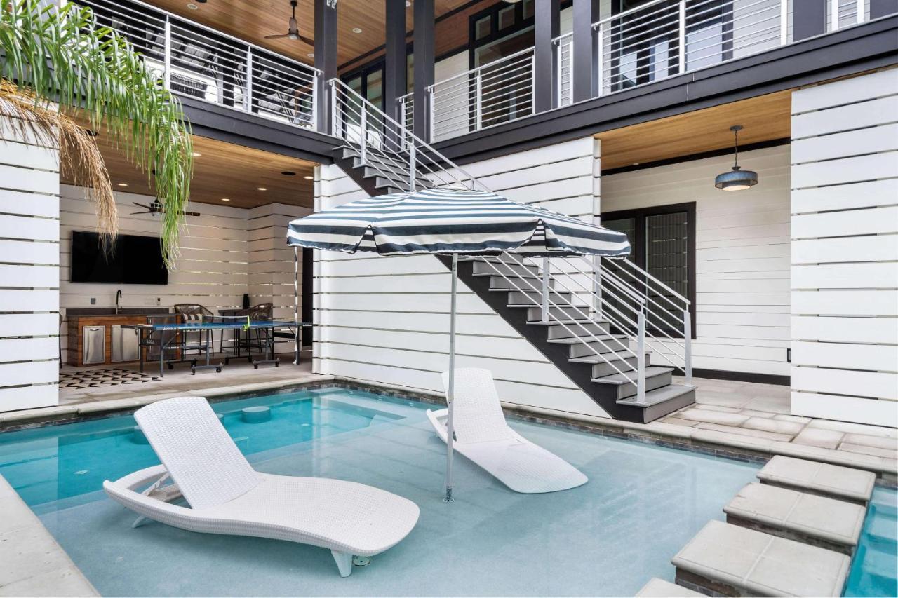 30A Beach Gem Mansion W/ Pool, Golf Cart & Bikes! Holiday home *