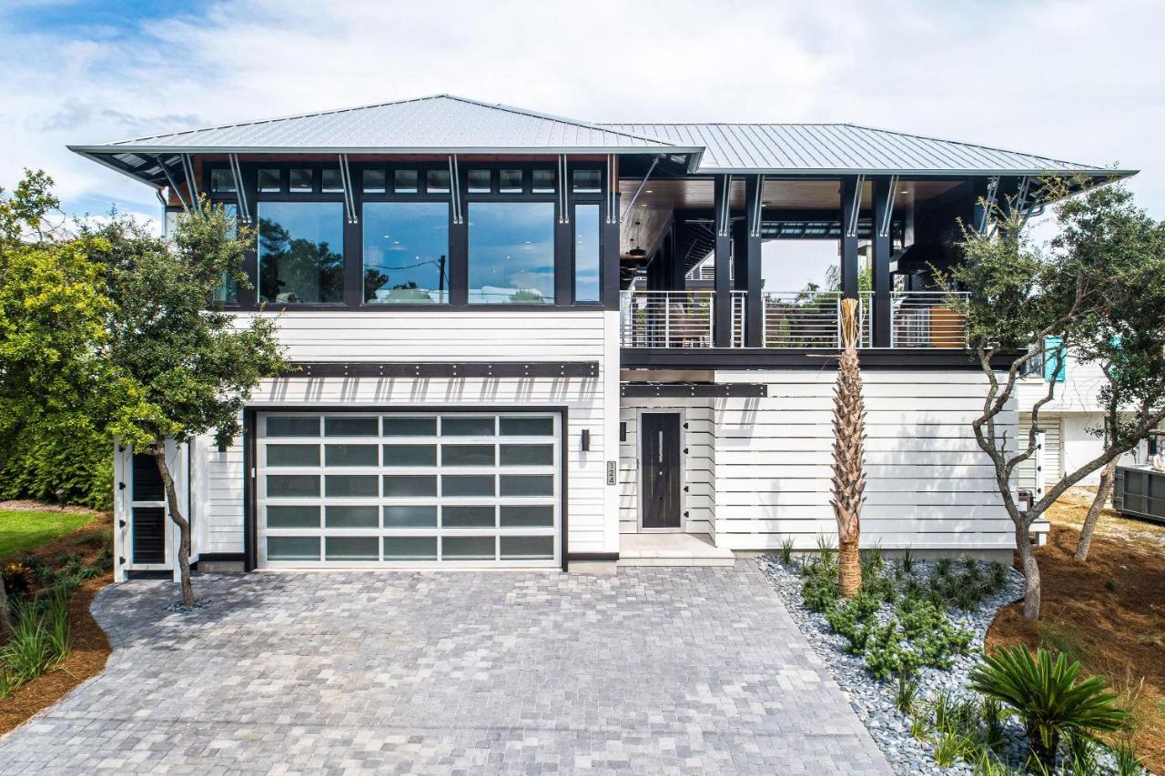 30A Beach Gem Mansion W/ Pool, Golf Cart & Bikes! Holiday home *