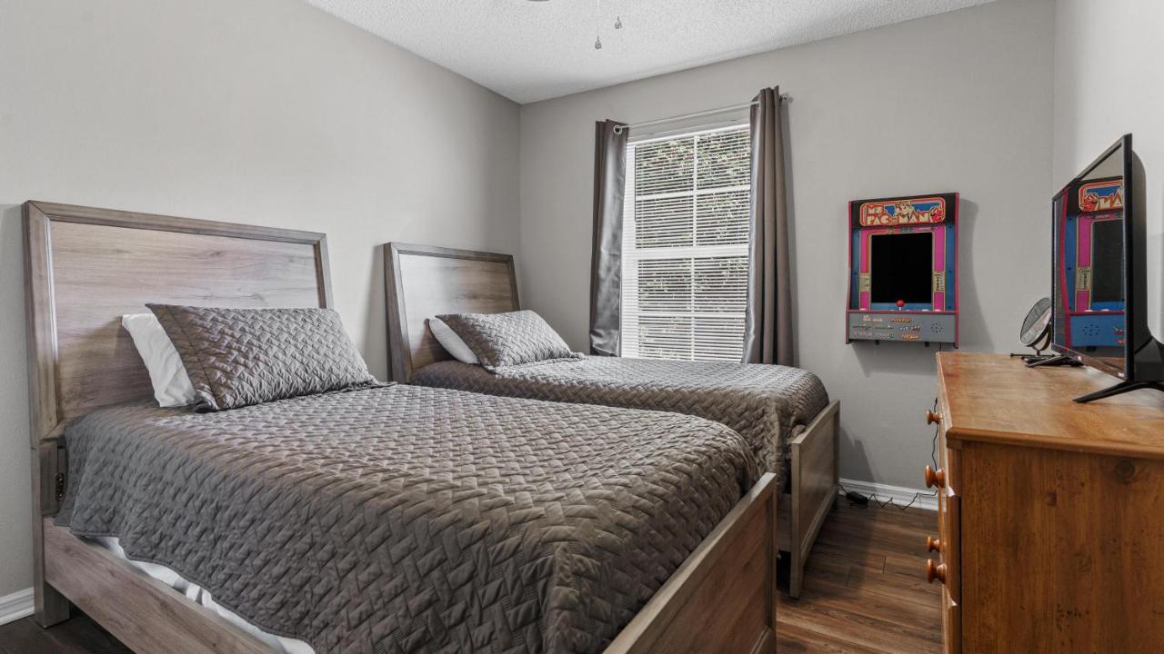 Bsv8445 Beautiful 3 Bd Ba Townhome With Balcony In Emerald Island *