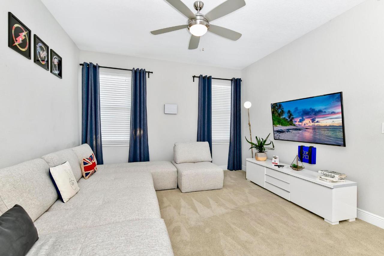 Radiant With Private Pool Near By Rentyl - 7676f Holiday home Orlando