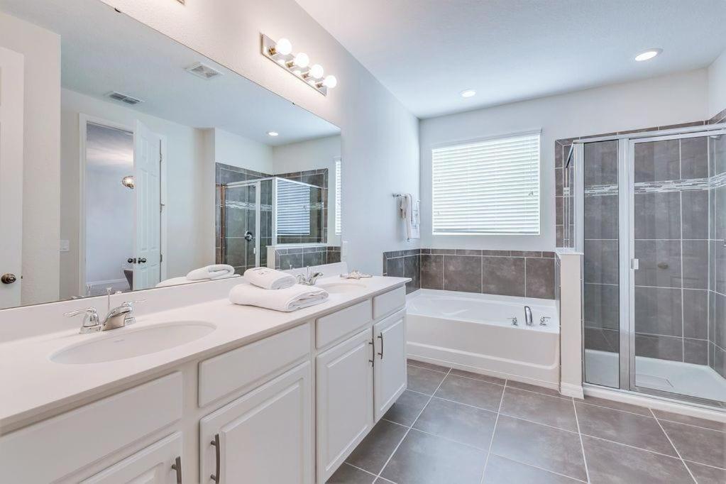Bsv1810 - Luxury 8 Bedroom 6 Bathroom In The Desirable Solara *