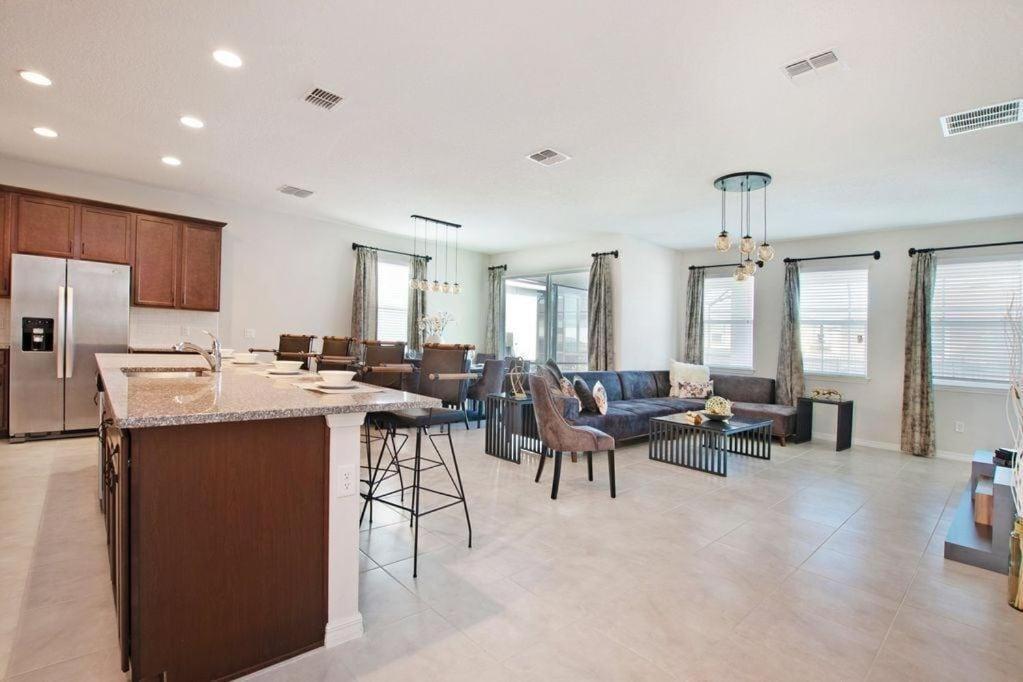 Bsv1823 - Luxury 8 Bedroom 6 Bathroom In The Desirable Solara Holiday home *