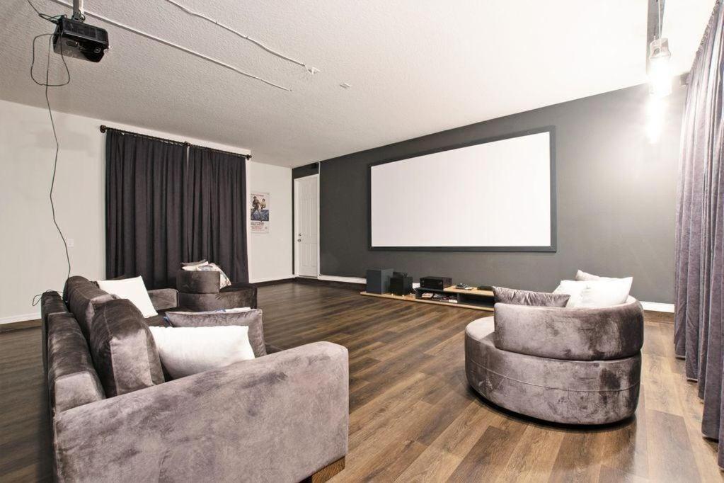 Bsv1823 - Luxury 8 Bedroom 6 Bathroom In The Desirable Solara Holiday home *