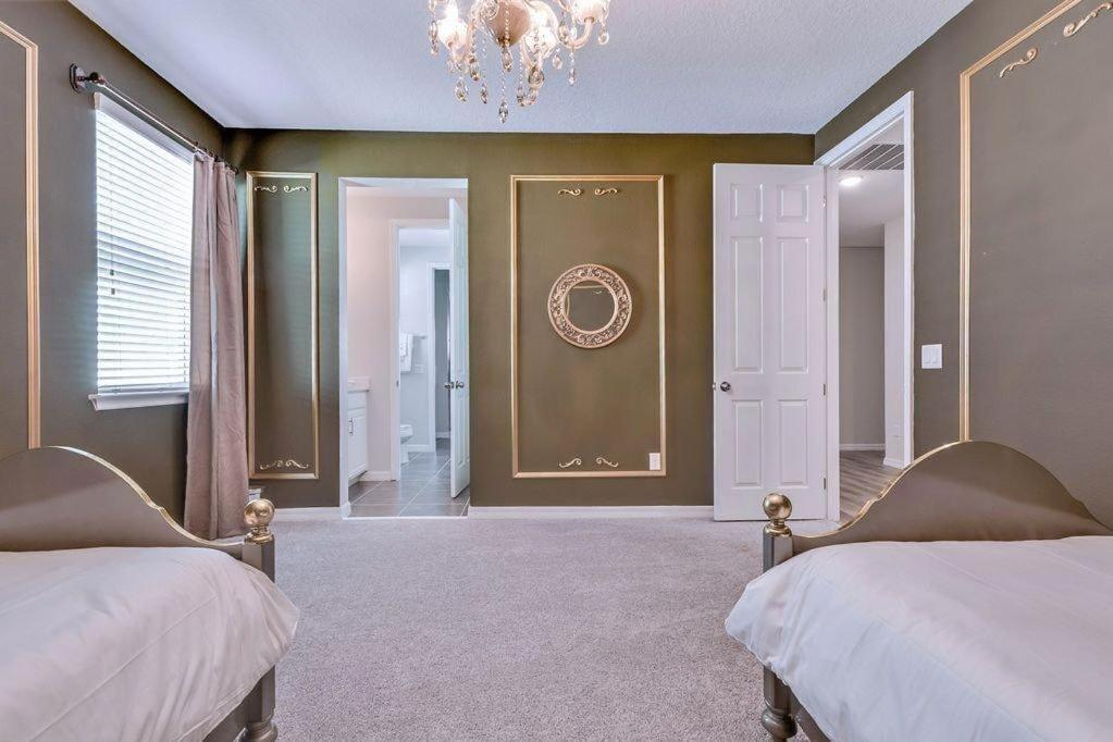 Bsv1810 - Luxury 8 Bedroom 6 Bathroom In The Desirable Solara *