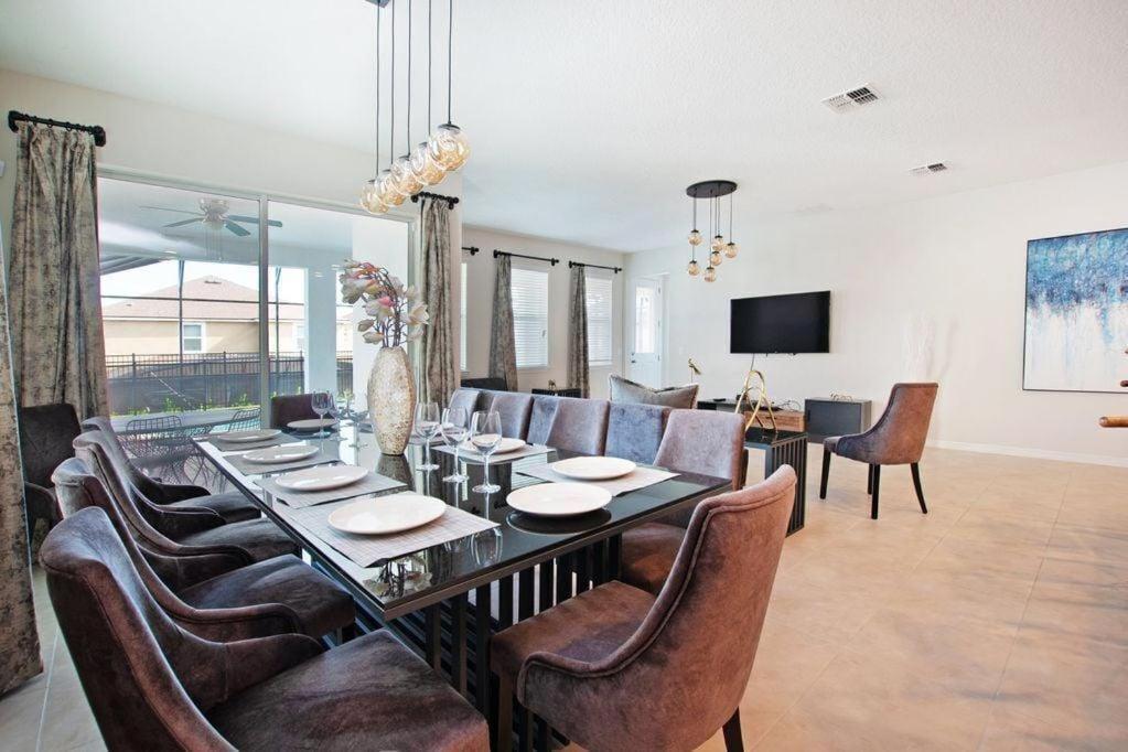Bsv1823 - Luxury 8 Bedroom 6 Bathroom In The Desirable Solara