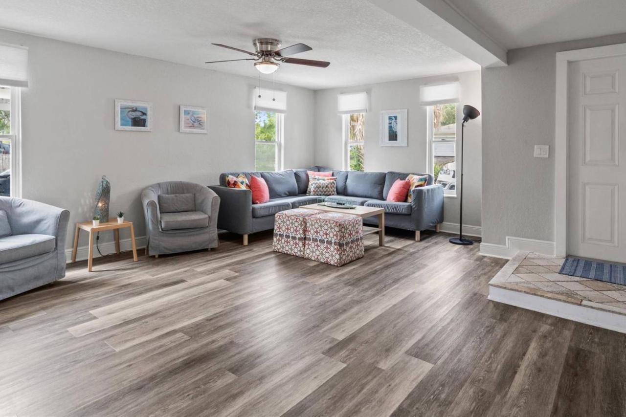 Sunkissed In St Pete Is A 3 Bedroom With Heated Pool And Great Outdoor Space Near The Holiday home St. Petersburg