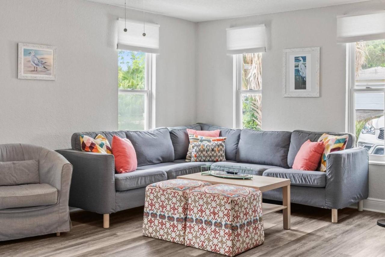 Sunkissed In St Pete Is A 3 Bedroom With Heated Pool And Great Outdoor Space Near The Holiday home