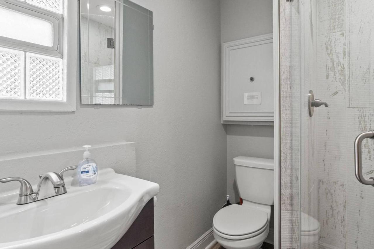 Sunkissed In St Pete Is A 3 Bedroom With Heated Pool And Great Outdoor Space Near The Holiday home