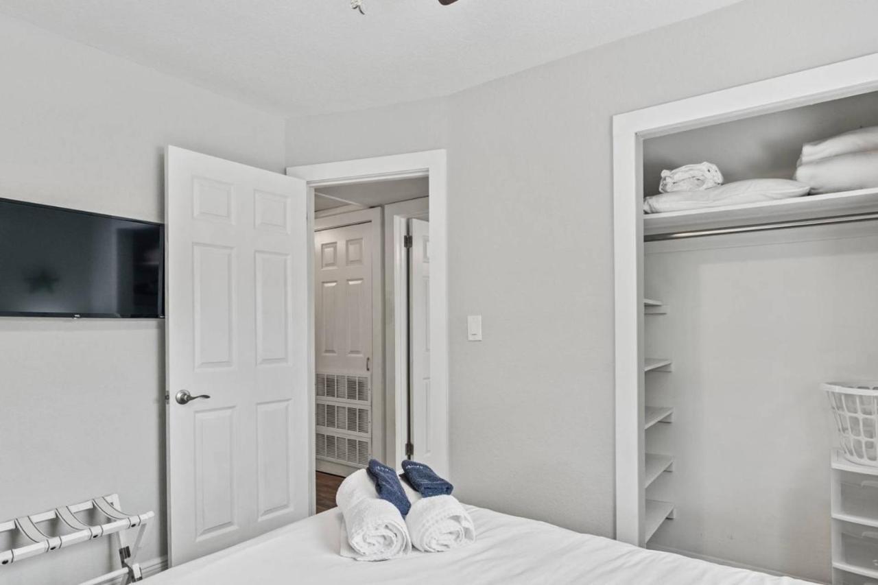Sunkissed In St Pete Is A 3 Bedroom With Heated Pool And Great Outdoor Space Near The Holiday home