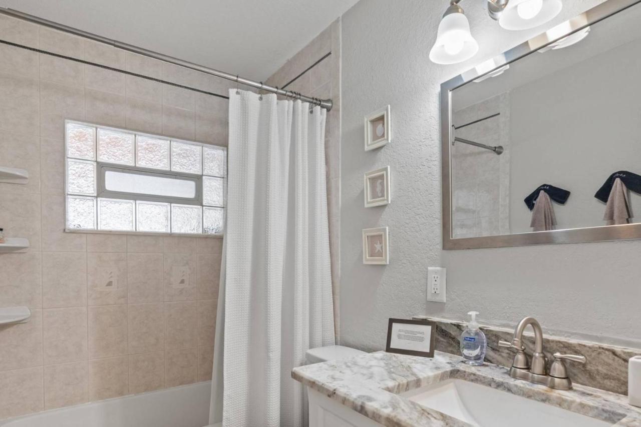 Holiday home Sunkissed In St Pete Is A 3 Bedroom With Heated Pool And Great Outdoor Space Near The St. Petersburg