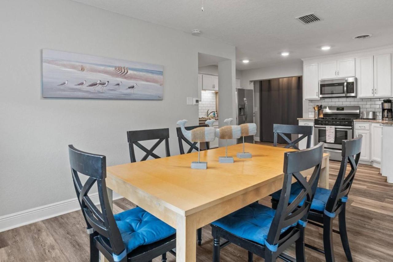 Sunkissed In St Pete Is A 3 Bedroom With Heated Pool And Great Outdoor Space Near The Holiday home