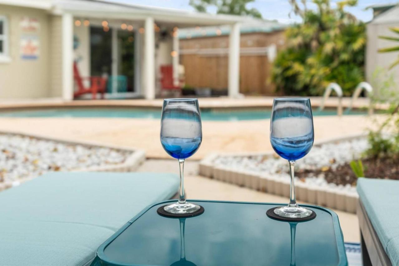 Sunkissed In St Pete Is A 3 Bedroom With Heated Pool And Great Outdoor Space Near The Holiday home *