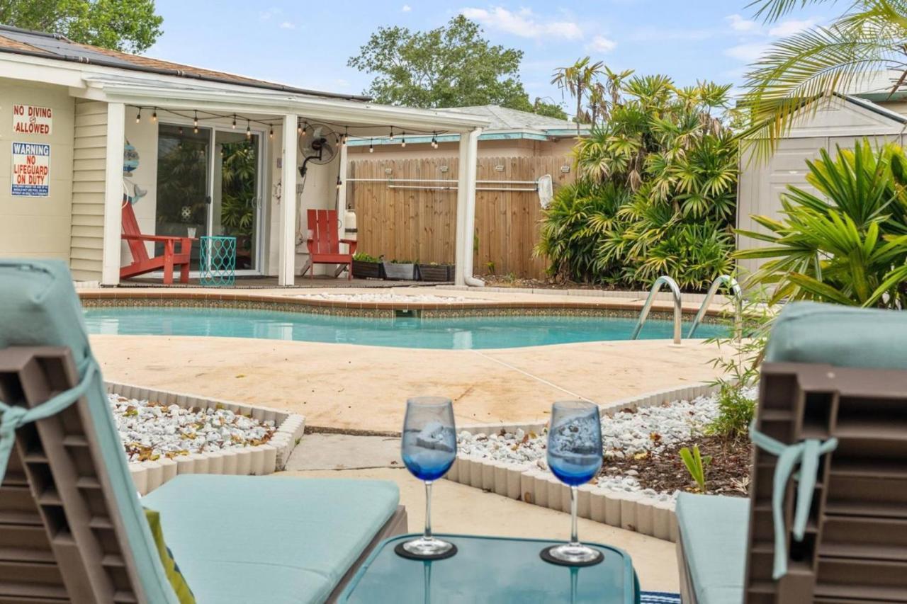Sunkissed In St Pete Is A 3 Bedroom With Heated Pool And Great Outdoor Space Near The Holiday home St. Petersburg