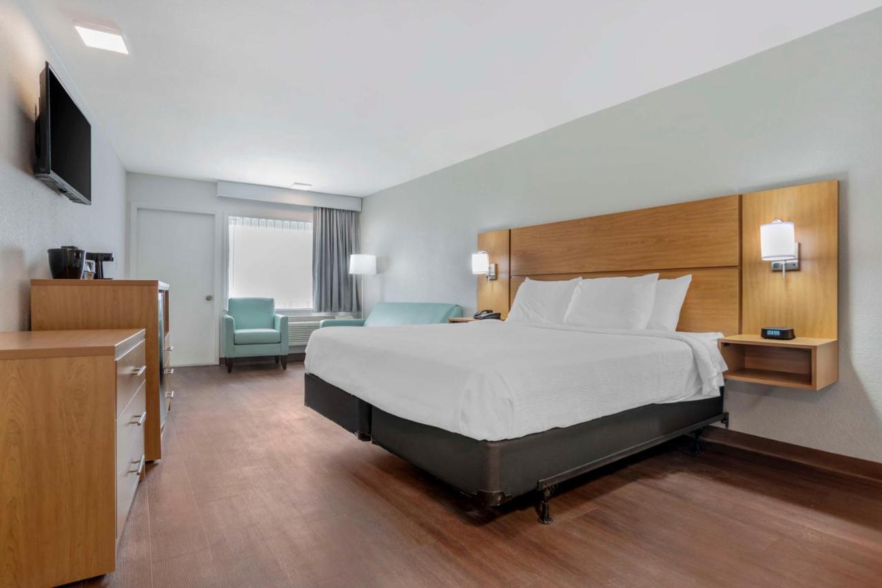 Hotel Chateau Beachfront Hotel, A By The Sea 3*