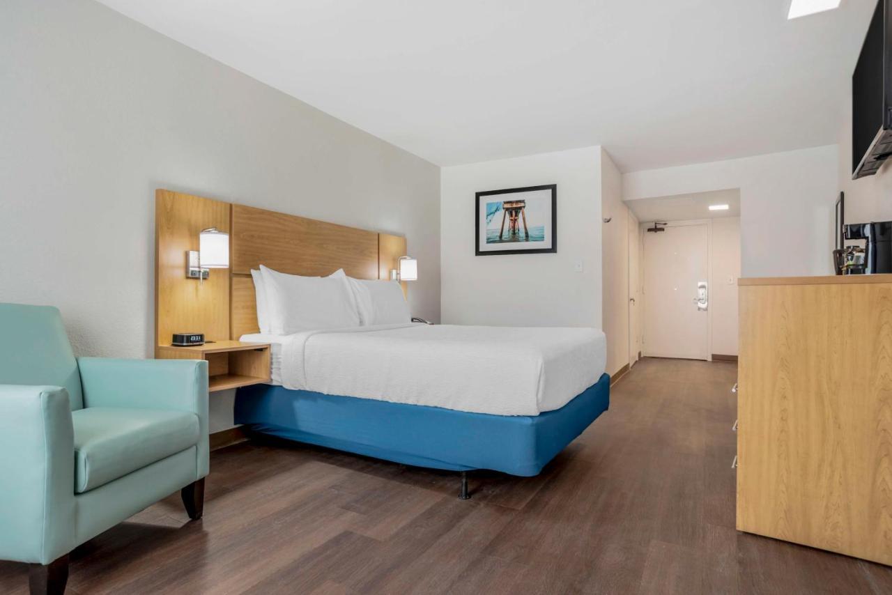 Chateau Beachfront Hotel, A By The Sea Hotel 3*