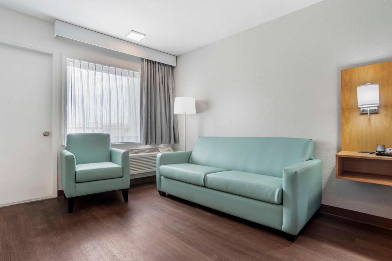 Chateau Beachfront Hotel, A By The Sea 3*