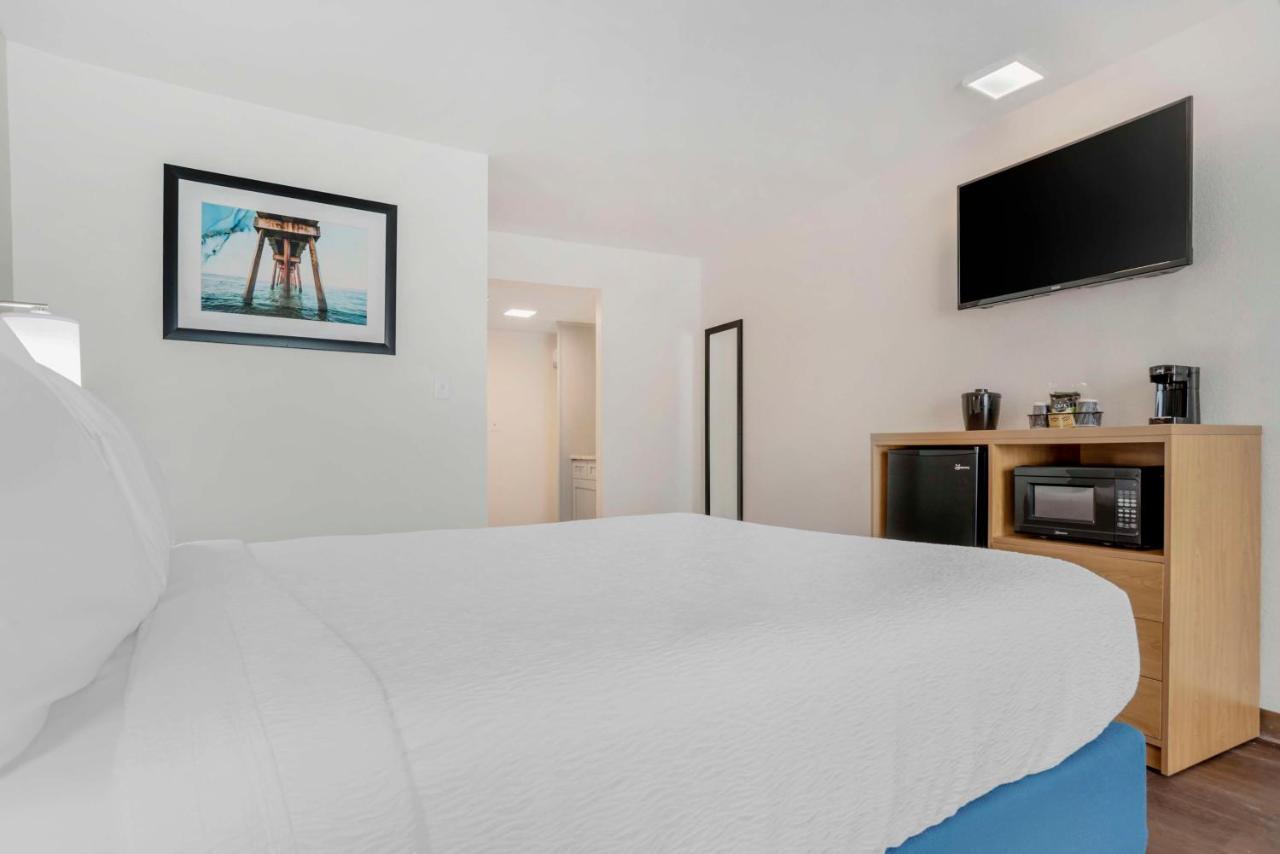 Chateau Beachfront Hotel, A By The Sea 3*