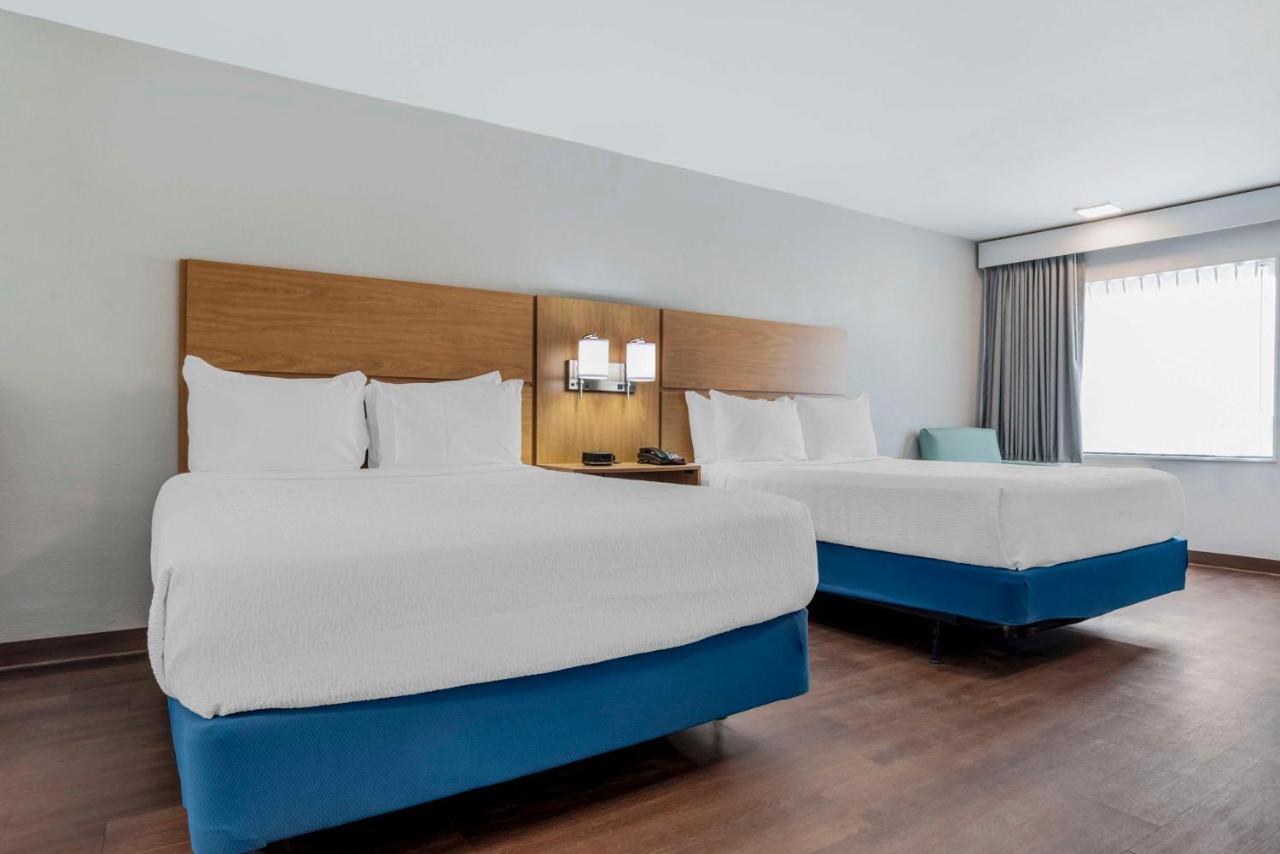 Chateau Beachfront Hotel, A By The Sea Hotel