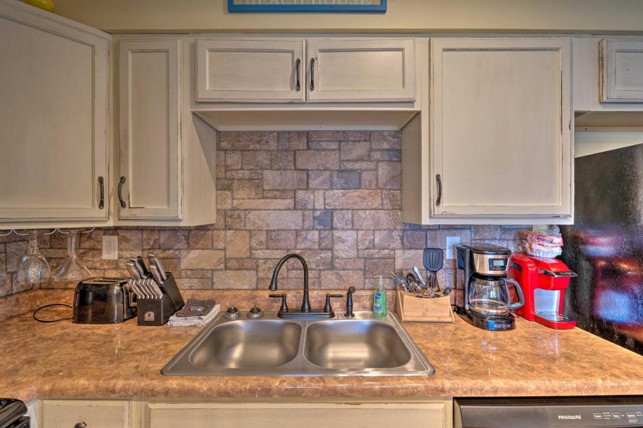 Convenient Pcb With Pool Access Walk To Panama City Beach