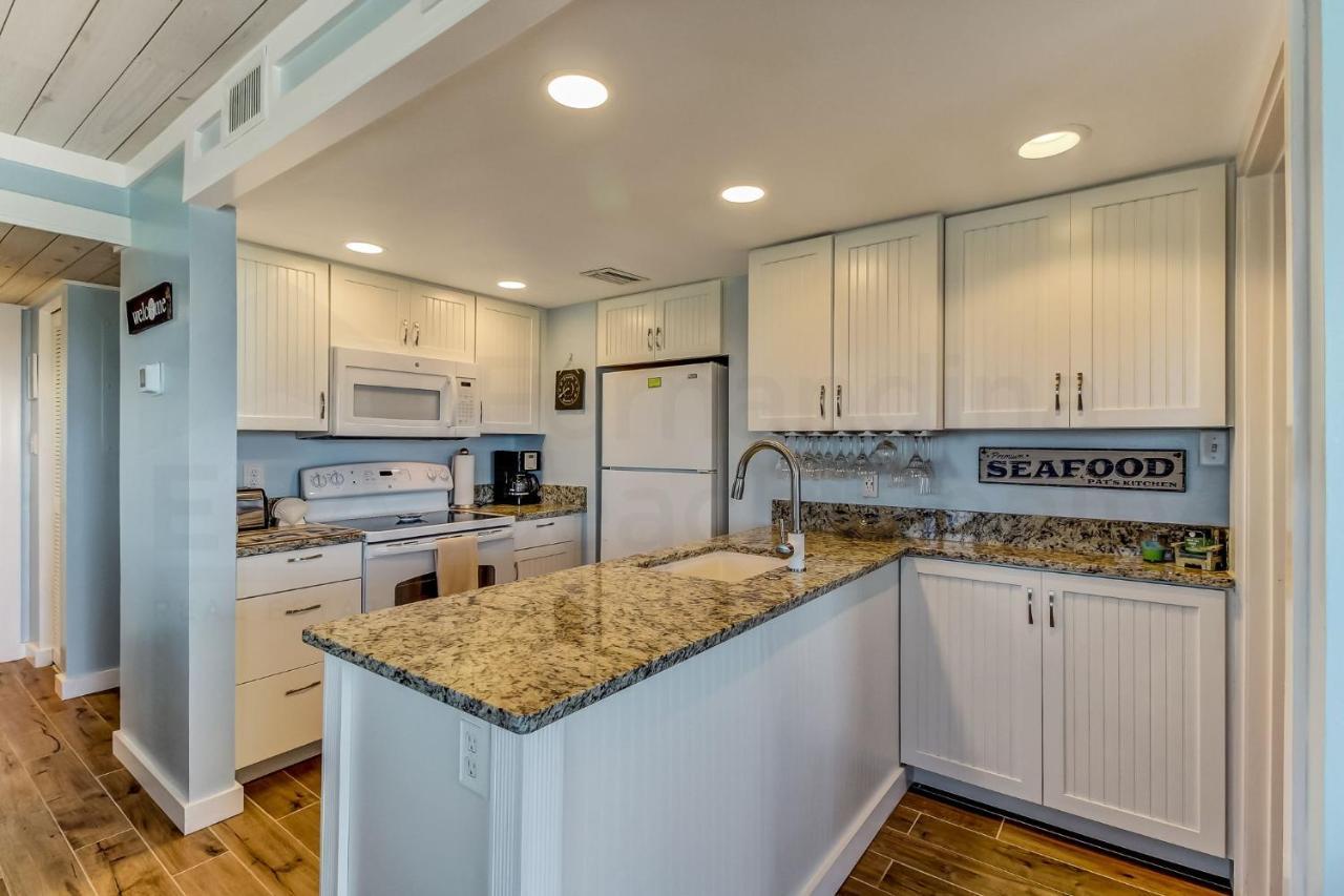 Apartment W Salt Water Pool *