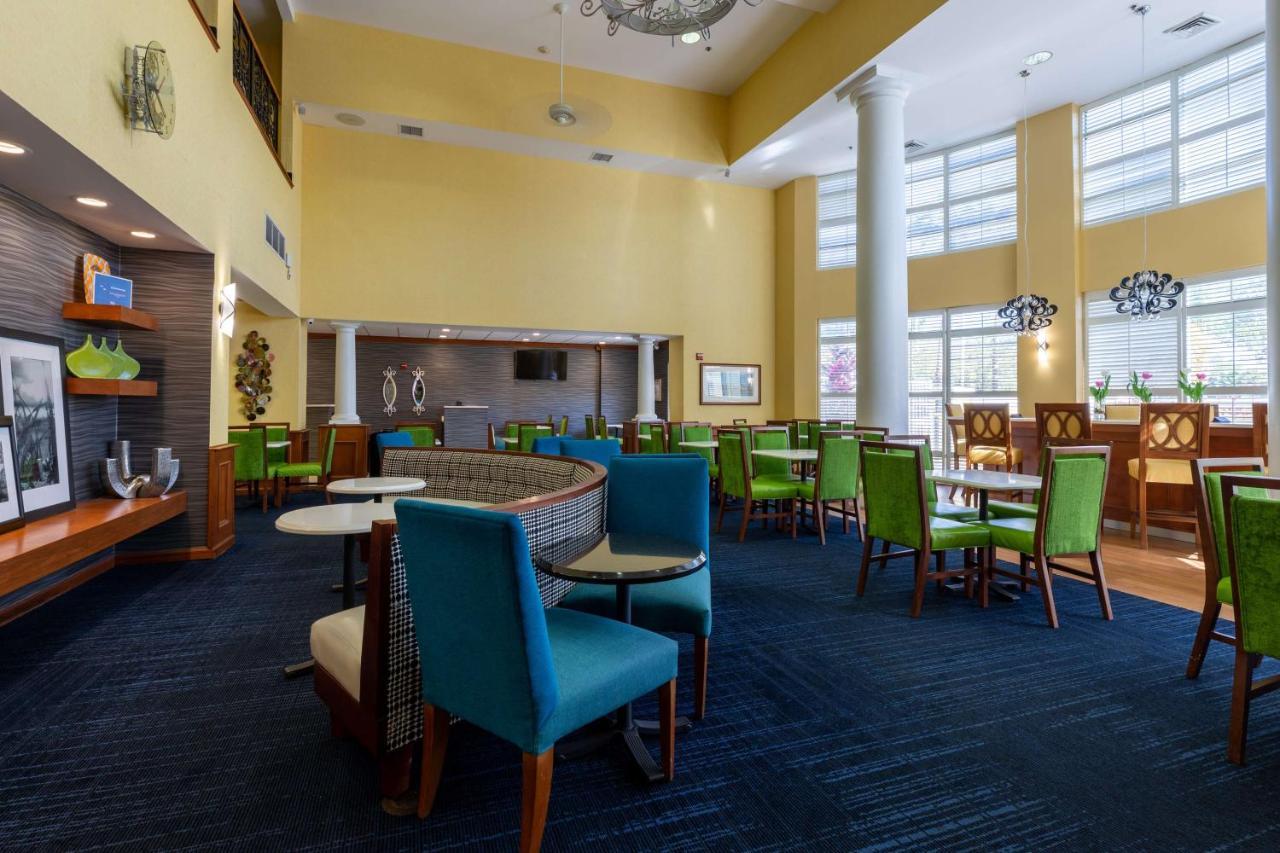 Hampton & Deerwood Park Hotel