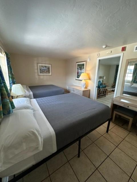 Breezy Palms Hotel