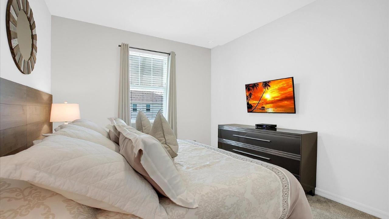 8987 Amelia Downs