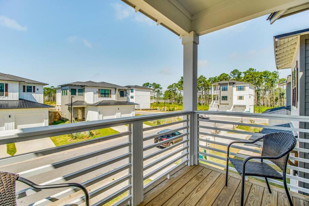 Modern Luxury 4br Pool Bay Access Outdoor Dining Pensacola