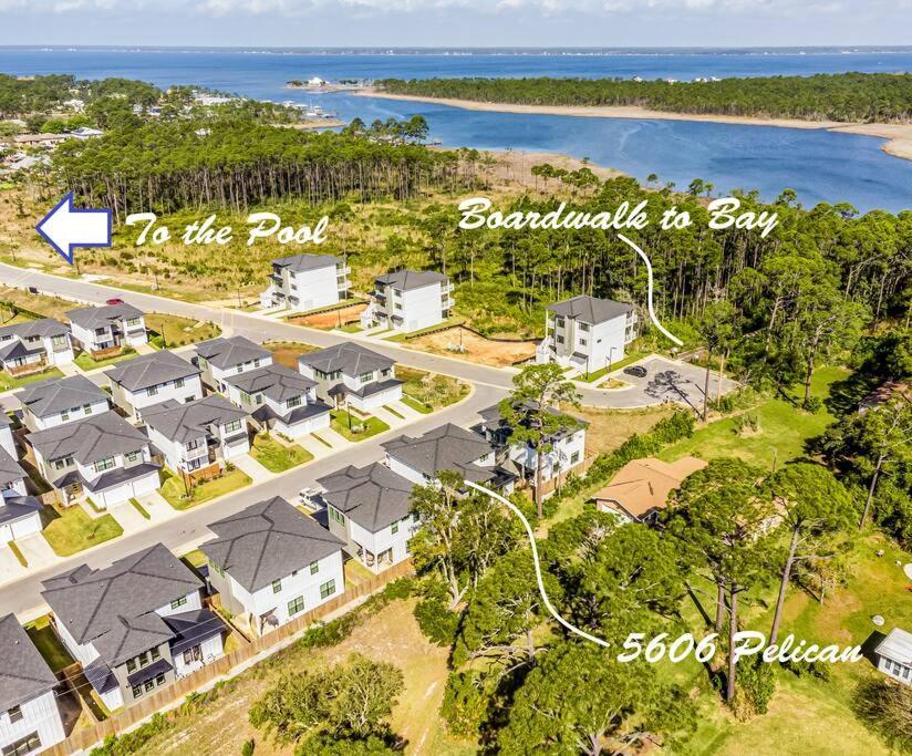 Holiday home Modern Luxury 4br Pool Bay Access Outdoor Dining Pensacola