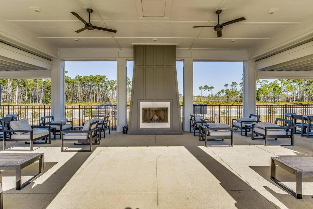 Modern Luxury 4br Pool Bay Access Outdoor Dining