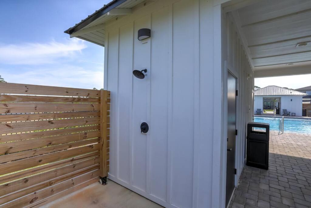 Modern Luxury 4br Pool Bay Access Outdoor Dining *