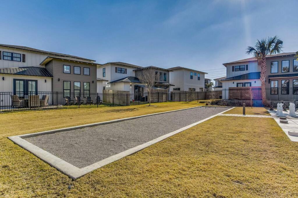 Holiday home Modern Luxury 4br Pool Bay Access Outdoor Dining Pensacola