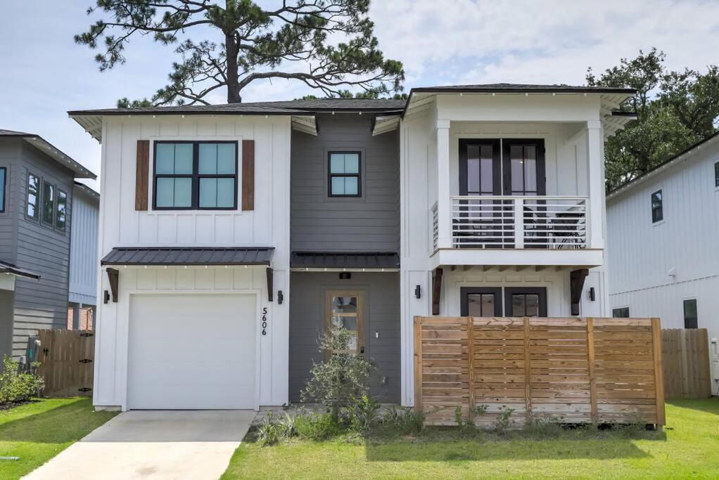 Holiday home Modern Luxury 4br Pool Bay Access Outdoor Dining Pensacola