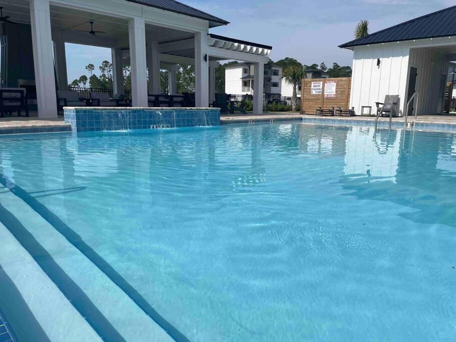 Holiday home Modern Luxury 4br Pool Bay Access Outdoor Dining *