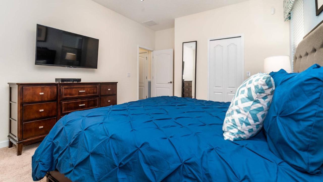 1506 Moon Valley