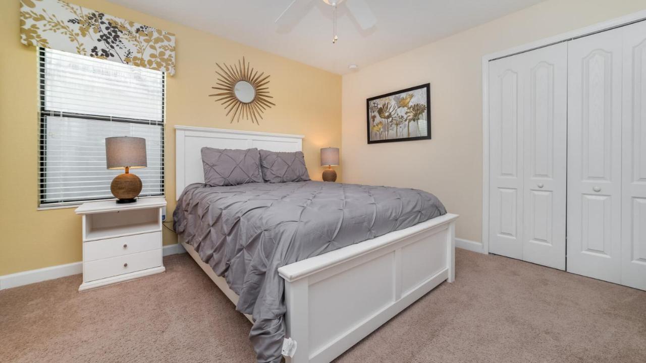 1506 Moon Valley