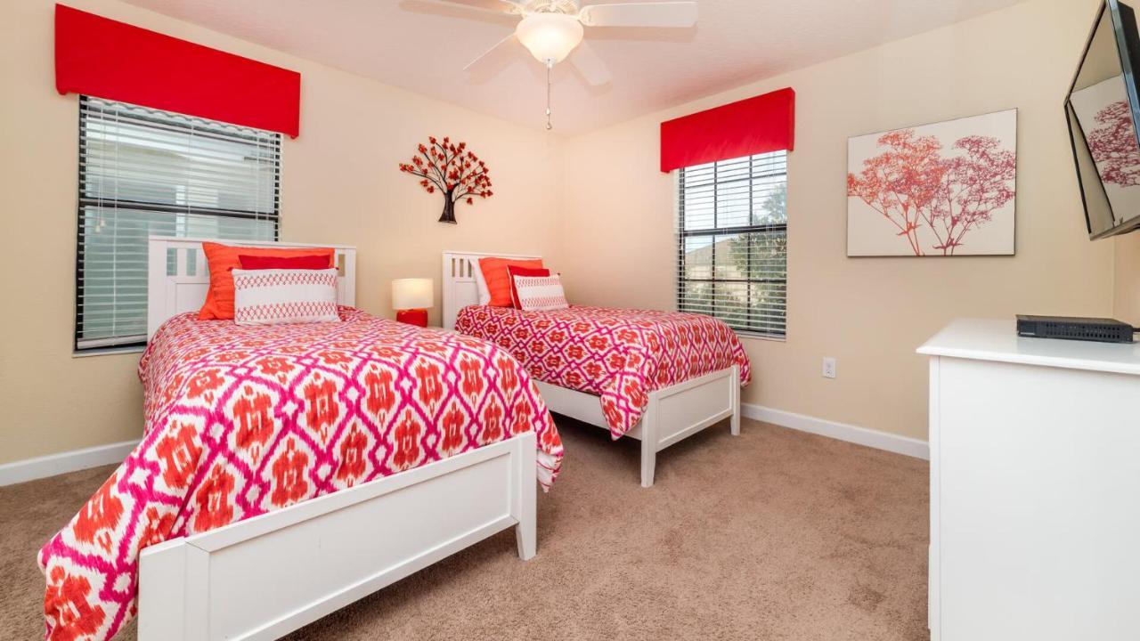 1506 Moon Valley